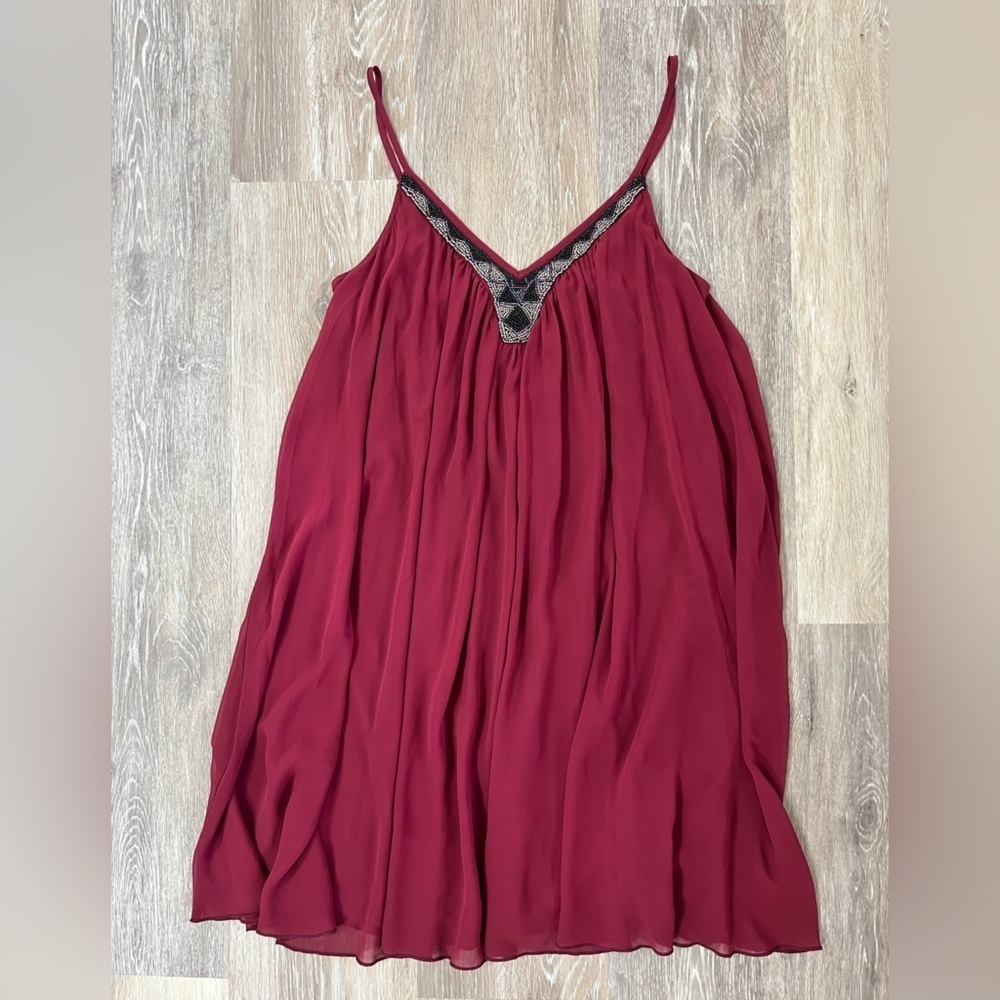 EXPRESS NWT burgundy spaghetti strap swing dress w/beaded neckline. Size large.